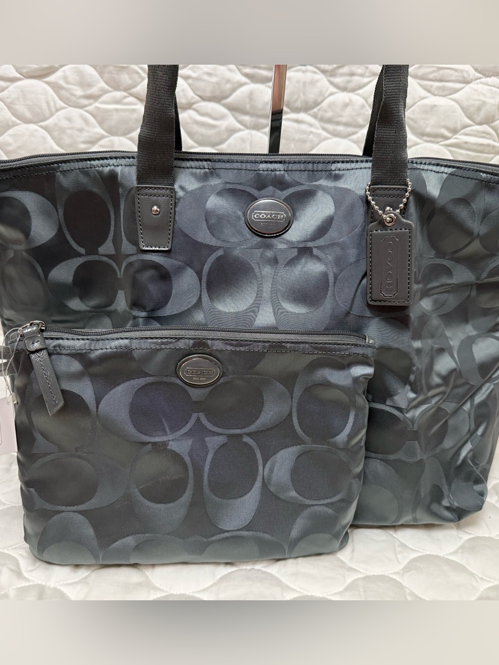 Coach Getaway Silver/Gray Signature Nylon Packable Weekender with Matching Pouch - Picture 2 of 13